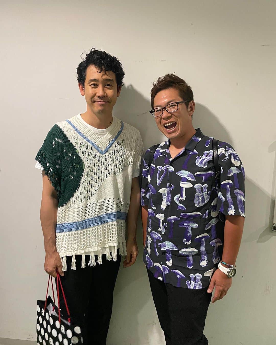 三浦辰施のインスタグラム：「3年前、公演2日前に緊急事態宣言の影響で中止になった舞台の再演へ  俺と親友を引き合わせてくれたのはこの男なのだ  #ART #舞台 #キャナルシティ #ゴルフ仲間」