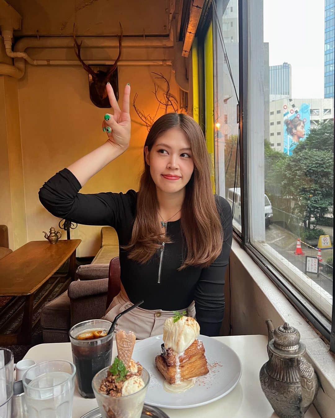 吉岡久美子のインスタグラム：「、 ザリガニピース🦞🩷  みさとといっぱい笑った日🫶  まじ笑う門には福来るすぎ🤚  普通になんの話でこんな笑ったかは 記憶ない常にこんな笑ってる😅🩷  またあそぼ！ 誕生日も祝わせてね🎂🎁 、 、 、 #つぼみ大革命 #つぼみ #吉本 #よしもと #アイドル #idol #大阪 #東京 #神戸 #ライブ #instagood #いいね #フォローミー #渋谷カフェ #渋谷 #渋谷グルメ」