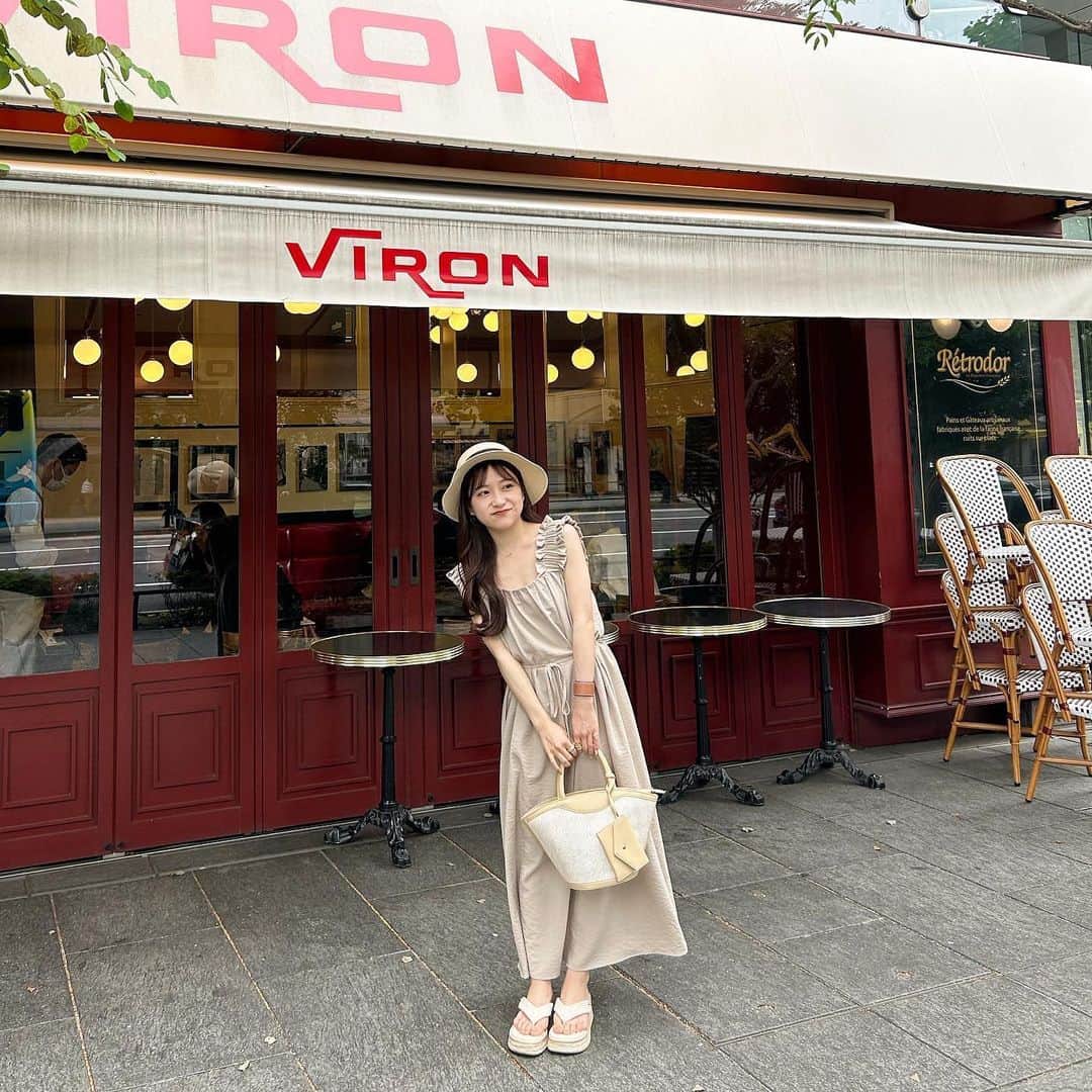 あみさんのインスタグラム写真 - (あみInstagram)「︴  このキャミワンピデザインも色も好みすぎるꕀ🌻🤍  お店の雰囲気に合わせて組んだコーデ大正解だった🫶🏻  ちなみに帽子とかばんは @shein_japan ’-  プチプラでこんなに可愛くていいのってぐらい可愛すぎる ⑅   . . .  #viron #viron丸の内 #丸の内カフェ #丸の内カフェ #東京カフェ #東京ランチ #夏コーデ #ワンピース #キャミワンピ #低身長コーデ #麦わら帽子 #淡色コーデ #淡色女子」7月8日 19時00分 - ami___nmo