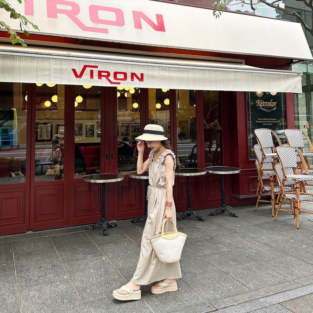 あみさんのインスタグラム写真 - (あみInstagram)「︴  このキャミワンピデザインも色も好みすぎるꕀ🌻🤍  お店の雰囲気に合わせて組んだコーデ大正解だった🫶🏻  ちなみに帽子とかばんは @shein_japan ’-  プチプラでこんなに可愛くていいのってぐらい可愛すぎる ⑅   . . .  #viron #viron丸の内 #丸の内カフェ #丸の内カフェ #東京カフェ #東京ランチ #夏コーデ #ワンピース #キャミワンピ #低身長コーデ #麦わら帽子 #淡色コーデ #淡色女子」7月8日 19時00分 - ami___nmo