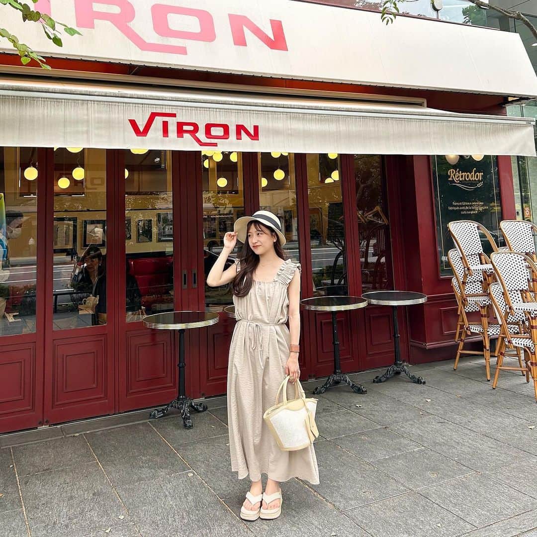 あみさんのインスタグラム写真 - (あみInstagram)「︴  このキャミワンピデザインも色も好みすぎるꕀ🌻🤍  お店の雰囲気に合わせて組んだコーデ大正解だった🫶🏻  ちなみに帽子とかばんは @shein_japan ’-  プチプラでこんなに可愛くていいのってぐらい可愛すぎる ⑅   . . .  #viron #viron丸の内 #丸の内カフェ #丸の内カフェ #東京カフェ #東京ランチ #夏コーデ #ワンピース #キャミワンピ #低身長コーデ #麦わら帽子 #淡色コーデ #淡色女子」7月8日 19時00分 - ami___nmo