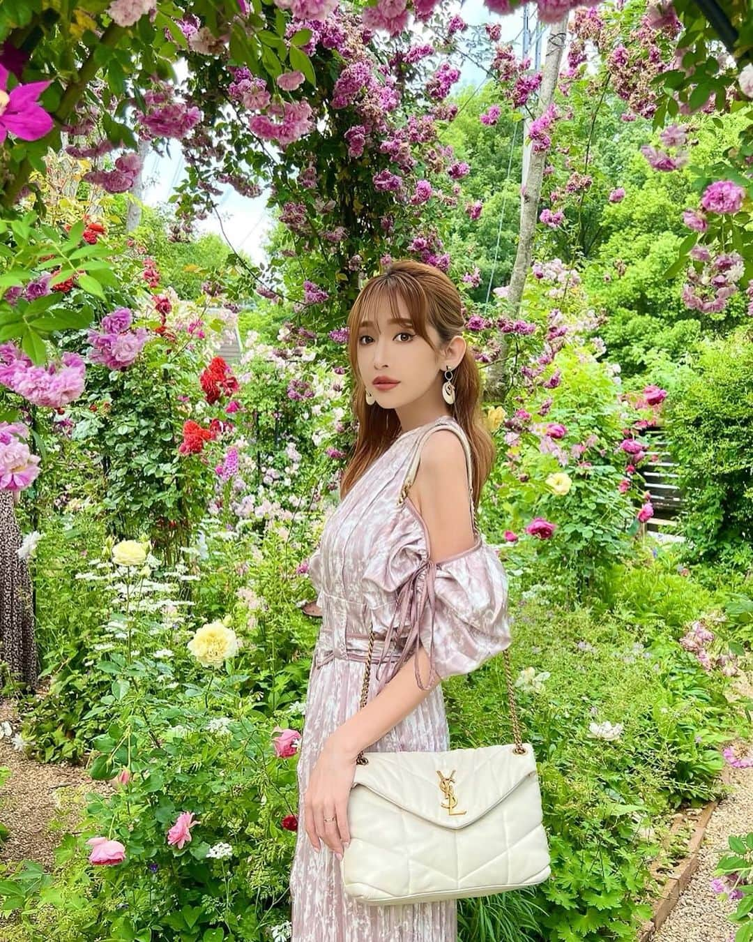 杉山佳那恵さんのインスタグラム写真 - (杉山佳那恵Instagram)「@bloomin_official  お得でしかないsummer saleが 始まりましたっ😛✨✨✨  可愛いアイテムが全てほぼ 1000円〜2000円OFFで なくなり次第、終了となります💛✨  是非遊びに来て下さい〜💕  #bloomin#summersale#sale#2023」7月8日 19時06分 - kanaxxy_0421