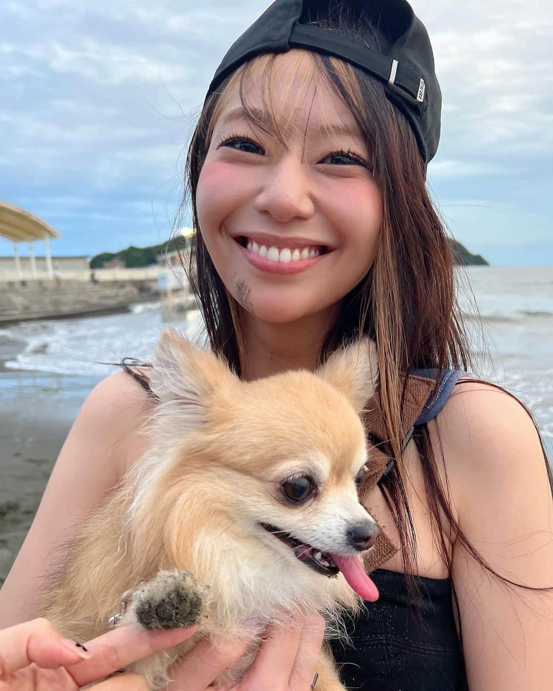 希帆のインスタグラム：「はぁ〜かわいい😑🐾🖤💢 #やんちゃすぎ #しつけどないなってん @satomi_shigemori」