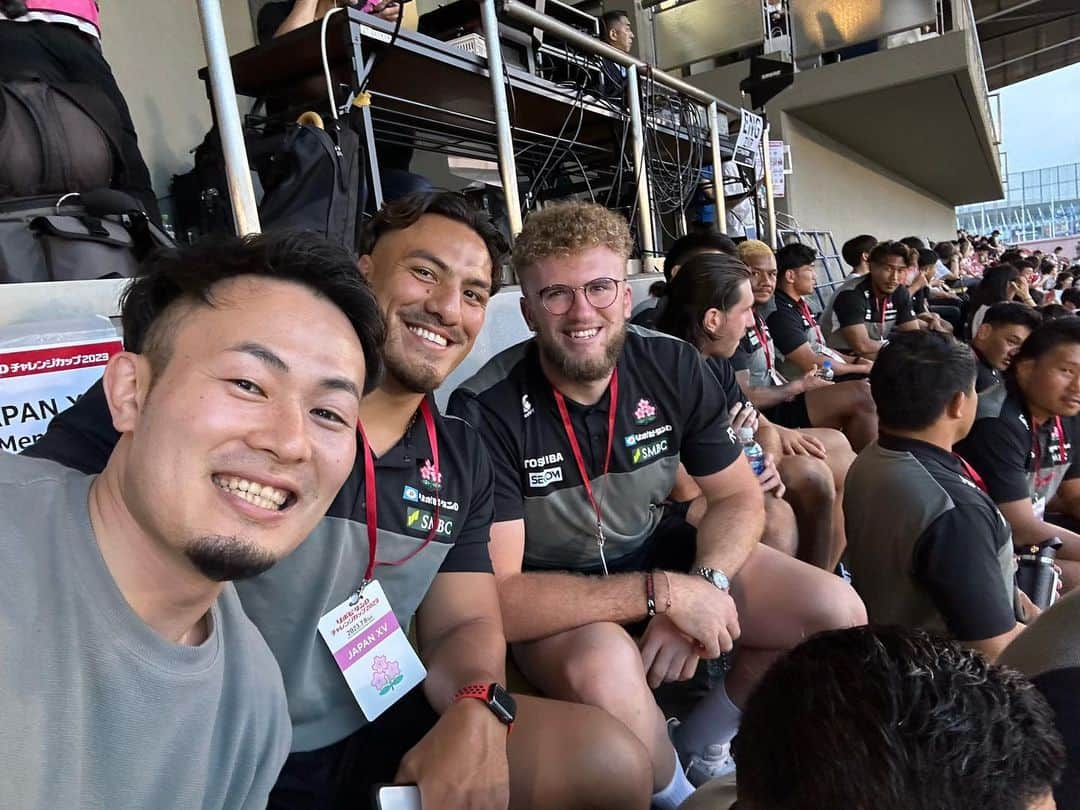 福岡堅樹さんのインスタグラム写真 - (福岡堅樹Instagram)「JAPAN ⅩⅤ vs ALL BLACKS ⅩⅤの試合を観戦してきました！ 結果は負けたけど残る試合での成長を楽しみにしてます🔥  試合の合間に久々に代表メンバーと会えていろいろ話せてよかった👍」7月8日 19時14分 - kenki11