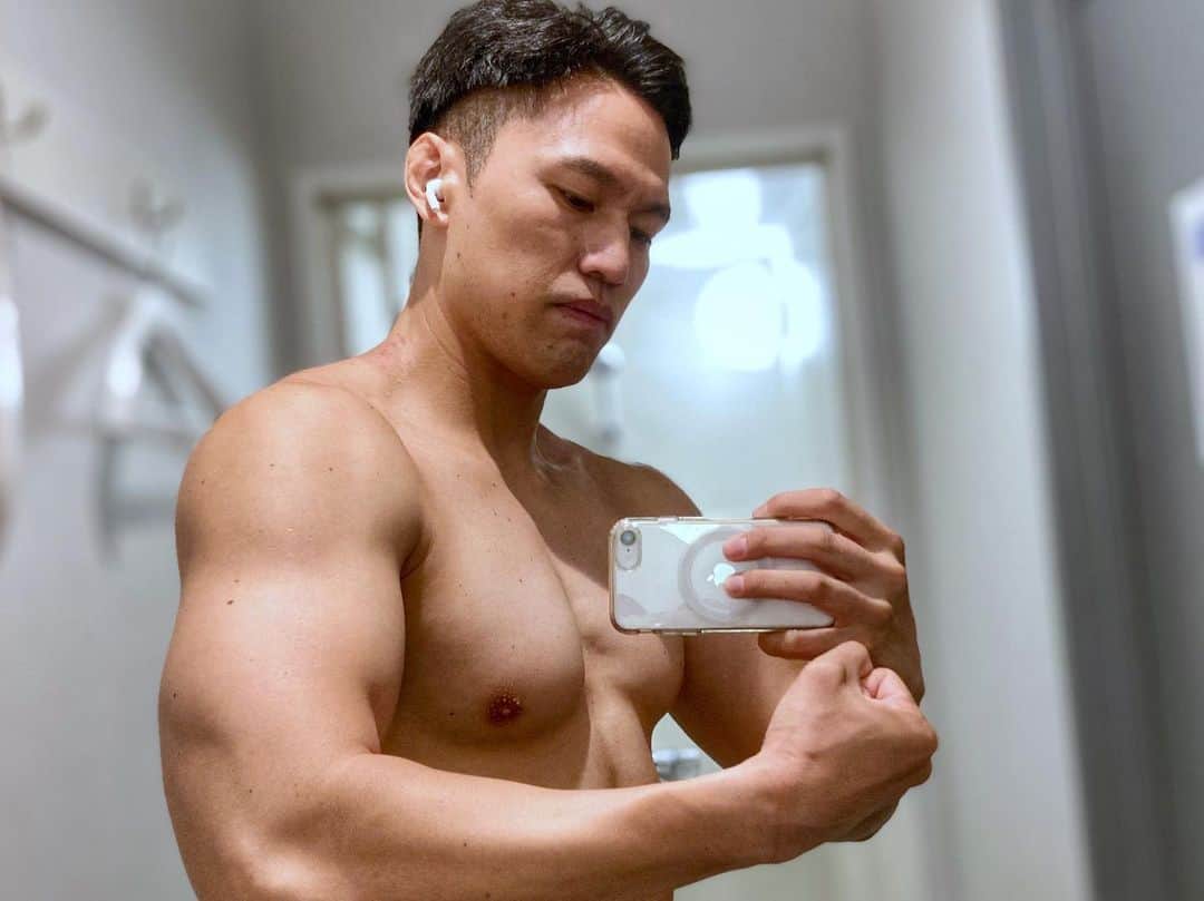 小柳心のインスタグラム：「DO NOT SKIP LEGDAY  #小柳心 #コヤナギシン #俳優 #脚本家 #workout #bodymake #training」