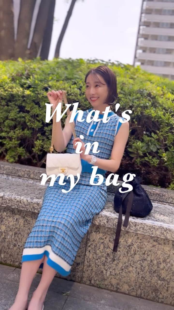 冨張愛のインスタグラム：「What's in my bag💛2023夏  onepiece #pinkyanddianne @pinkyanddianne_official」
