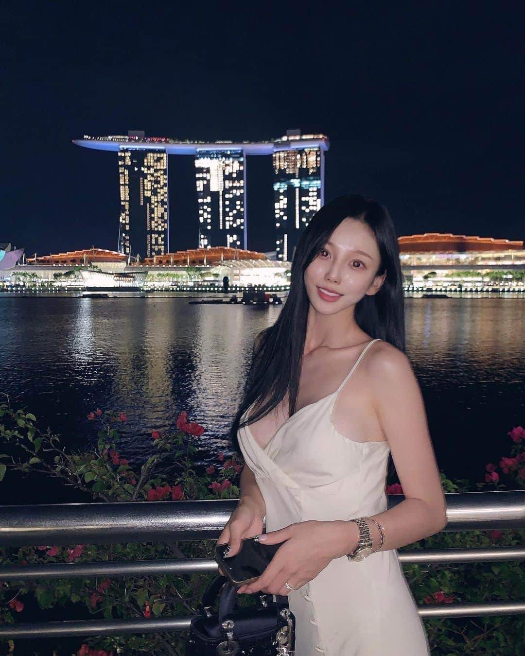 キム・ウンジュさんのインスタグラム写真 - (キム・ウンジュInstagram)「밤이 더 매력적인 싱가포르 싱가폴 여행 계획 있는분들은 #리버크루즈 꼭 타기 !! 야경 너무 예쁘거등요 .. 🤤」7月8日 19時18分 - eun_ju__