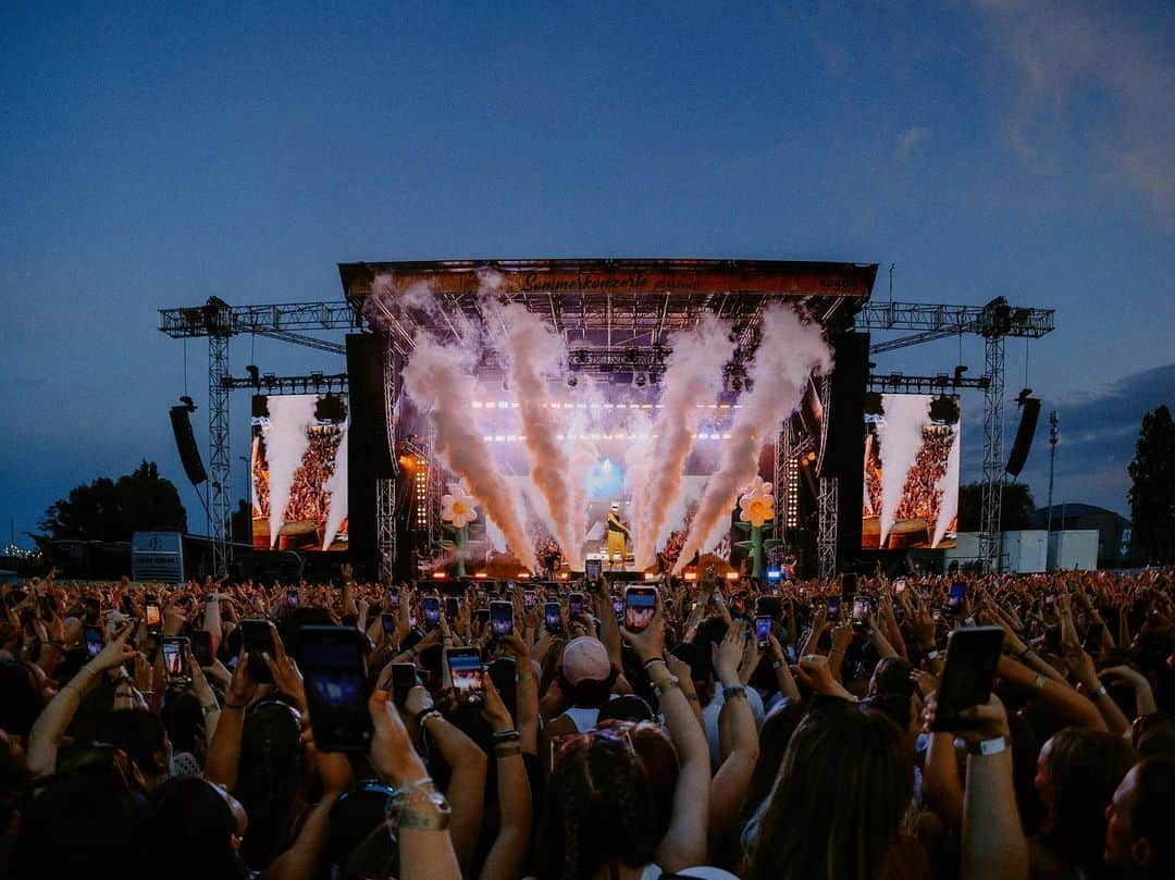 CROさんのインスタグラム写真 - (CROInstagram)「KONSTANZ 💙 Was ein Tourstart! 💯🔥  📷 @maxhartmannphoto」7月8日 19時20分 - cro