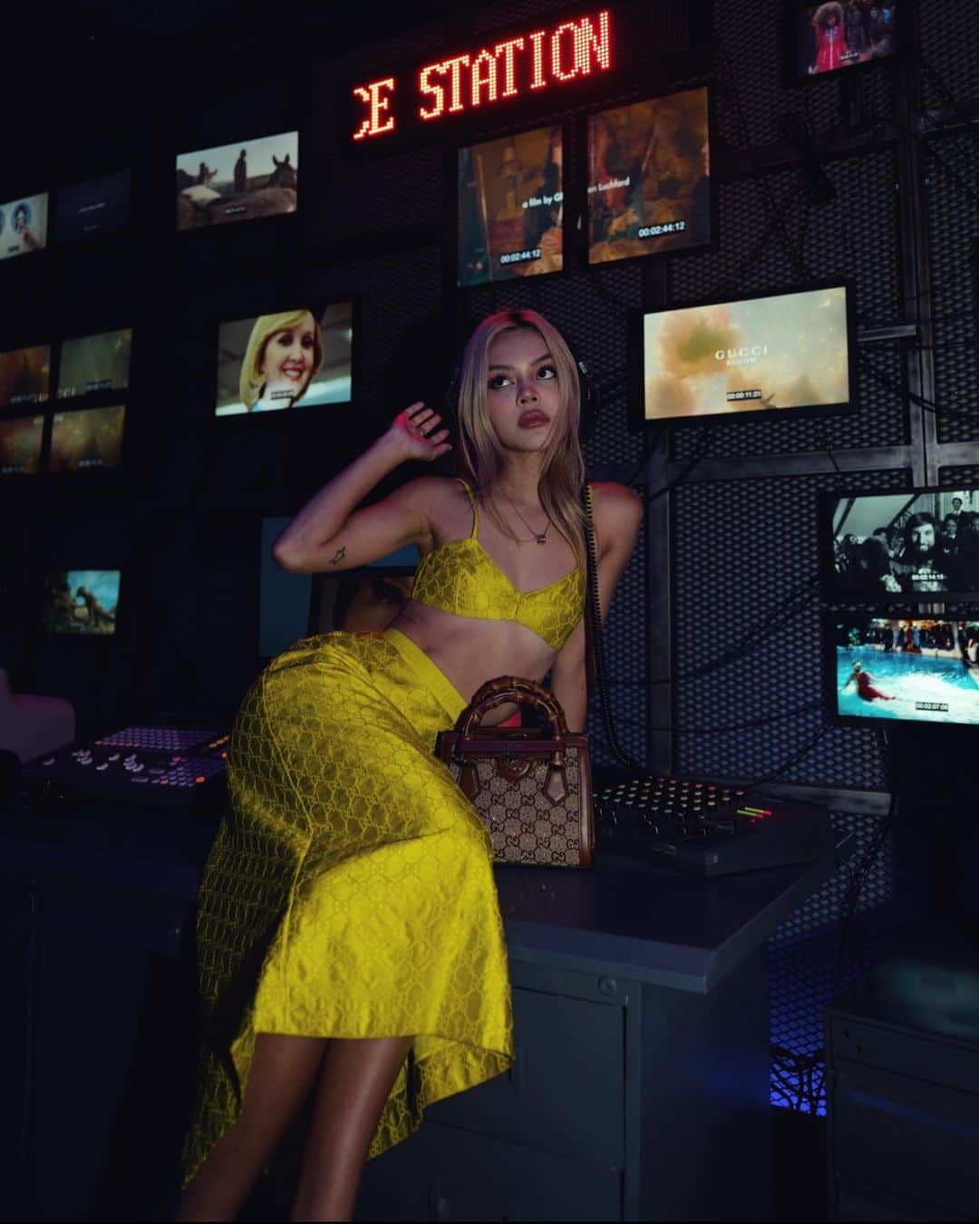 リリーマイマックのインスタグラム：「Throwback to this glorious shoot with @gucci」