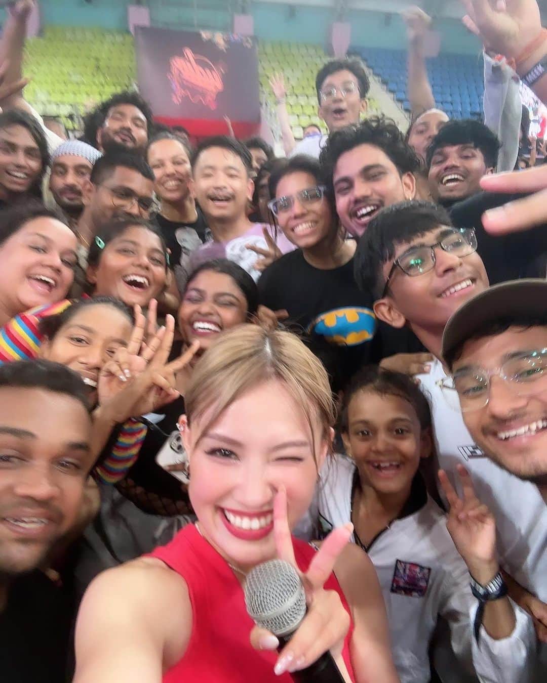 今田惟吹のインスタグラム：「INDIA,Pune @udwindia 😭🇮🇳🙌🏻🙌🏻 My very first time teaching in India This energy was  all I needed!! And next year I promised to teach Indian songs can’t wait for that.  मुझे तुमसे प्यार है 🇮🇳❤️❣️❣️」