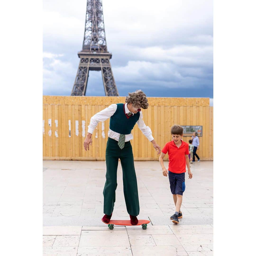 VuTheara Khamさんのインスタグラム写真 - (VuTheara KhamInstagram)「Clowns, Eiffel Tower, Paris (2021) 🤡 . A serie of unpublished pictures taken in Trocadero. Which one do you prefer ? [1-7] and do you like clowns ? . #paris #streetphotography #clown」7月8日 19時24分 - vutheara
