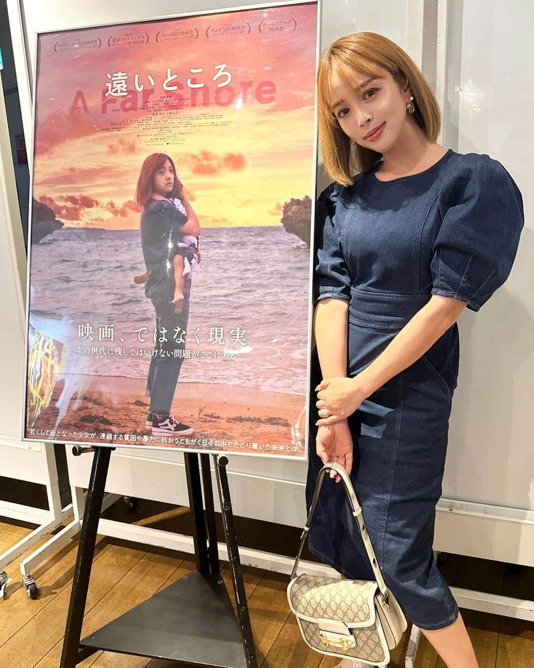 板橋瑠美のインスタグラム：「泣いた泣いた。。。😭😩 ⁡ ⁡ お母さんたち、是非みてほしい映画『遠いところ』 ⁡ ⁡ 上映初日の、舞台挨拶試写会へ行ってきました！！！ ⁡ ⁡ ⁡ ⁡ Happyではない‼️最初に言っておく。 ⁡ ⁡ 胸が痛すぎるの。🥹 ⁡ ⁡ ギャル世代の方がフォロワーさんに多いから若くしてママになった人がたくさんいるから 絶対みんなに刺さると思うし、何故か自分と置き換えてみてしまうところあると思う。 ⁡ ⁡ 子育てって正解は何？？ ⁡ 母親って正解は何？？ ⁡ ⁡ ⁡ 若い時のもがき苦しみながらも一生懸命子供への愛を注ぐけど、 クソ旦那が終わっててさ、本当イラッとするわけ。 ⁡ ⁡ でもマジで現実問題、こーゆー家庭が多く、問題になっているからこそ、映画を作ったのだと監督さんは言ってました。 ⁡ ⁡ そして主演の花瀬琴音さん、本当演技がうますぎて！！！！😍✨✨ びっくりするくらいゾーンに入ってました！ ⁡ ⁡ 舞台の東京リベンジャーズで橘ひなた役やってるらしい！^ ^ ⁡ ⁡ ⁡ これは絶対見てほしいかも、ママさん方特に。 ⁡ 現実問題にある目を背けてはいけない問題。 ⁡ ⁡ ⁡ 考えさせられる映画です🎬 @afarshore_jp」