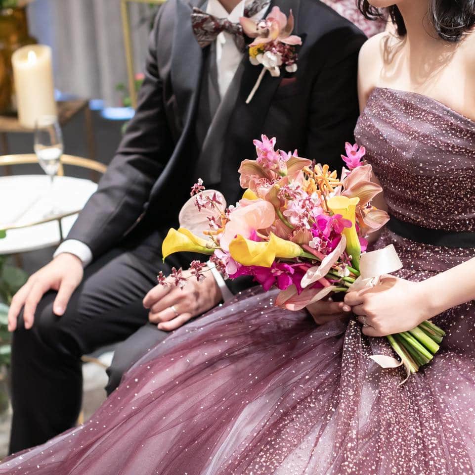 オードヴィーウェディング【名古屋・結婚式場】 さんのインスタグラム写真 - (オードヴィーウェディング【名古屋・結婚式場】 Instagram)「𝐏𝐚𝐫𝐭𝐲 𝐑𝐞𝐩𝐨𝐫𝐭 𝟑  どのシーンにもお花を添えて 自然の美しさも楽しむ結婚式  重なり合うグラデーションが 綺麗なワインカラードレスは煌びやかなグリッターが目を惹きます  ┈┈┈┈┈┈┈┈ ✴︎ 𓌉◯𓇋 ✴︎ ┈┈┈┈┈┈┈┈  これから結婚式を挙げる花嫁さまへ🕊 準備が楽しくなるウェディング情報発信中✨  おいしいもおしゃれも全部叶える！ 名古屋のおしゃれなレストラン𝐖𝐞𝐝𝐝𝐢𝐧𝐠なら オードヴィーウェディング💍💐  会場をくわしく見るならプロフィール ＠eaudevie_wedding.edv の𝐔𝐑𝐋をタップ♩  ┈┈┈┈┈┈┈┈ ✴︎ 𓌉◯𓇋 ✴︎ ┈┈┈┈┈┈┈┈  #パーティーレポート #EDVのパーティーレポート  #2023秋婚 #2023冬婚 #2024春婚 #2024夏婚 #プレ花嫁2023 #プレ花嫁2024 #プレ花嫁準備 #名古屋結婚式 #名古屋結婚式場 #東海花嫁 #東海結婚式 #卒花嫁 #花嫁支度」7月8日 19時37分 - eaudevie_wedding.edv