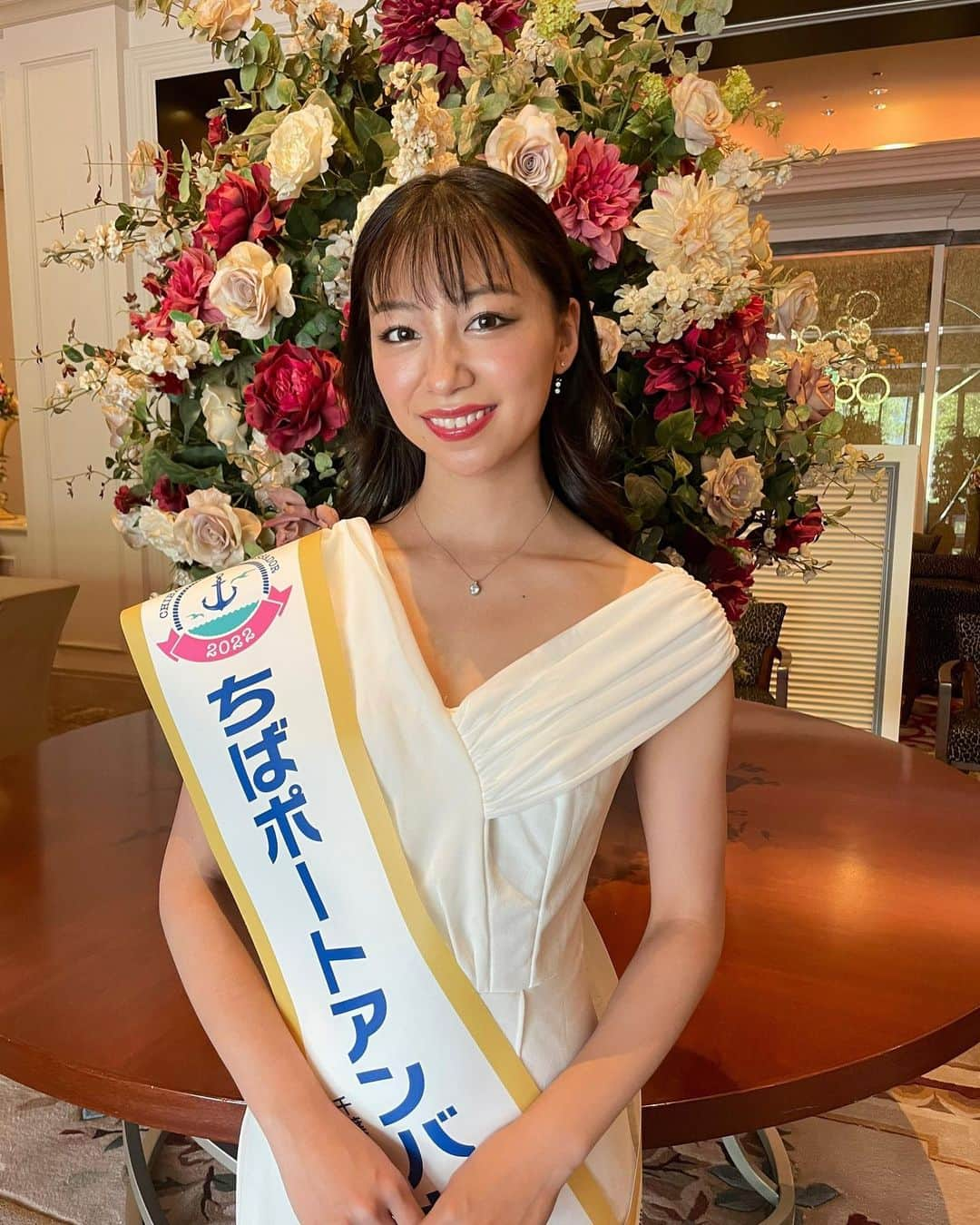 鈴木海那のインスタグラム：「本日をもちまして 2022千葉ポートレートアンバサダーの任期終了となります。 今回オーディションのお手伝いをさせて頂きましたが、応募者の方々みんな素敵な方でしたお疲れ様です😊新アンバサダーの５人の活動も楽しみにしています🎶  関係者の皆様、携わっていただきました皆様、ありがとうございます。またどこかの機会でお会いできることを楽しみにしています！  正直な所、自分に出来ることはまだまだあったと少し悔いが残っています。 親善大使としてではなく1人の発信者として今後も千葉の魅力を伝えて行こうと思います🌐 ご依頼等あればお待ちしてます！笑😁  この一年とても良い経験になりました！ありがとうございました。  #2022ちばポートアンバサダー #ポートアンバサダー #鈴木海那」