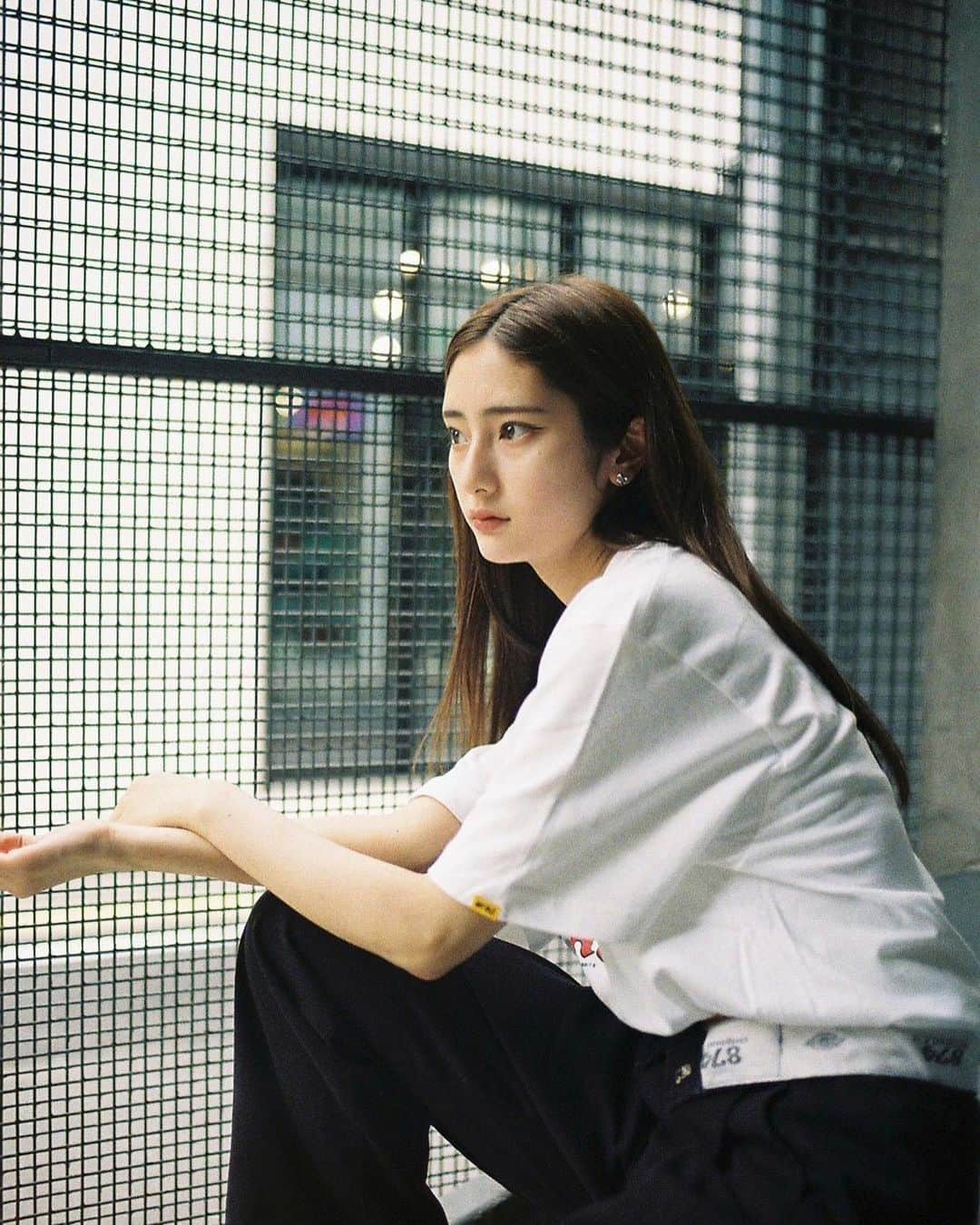 大西陽羽のインスタグラム：「FR2shot📸 ・ ・ ・ このTシャツ一目惚れしたものでほんとプリントの絵が凄く好きで、あきが知ってるfr2のイメージとはちょっと違って可愛くて、好き。 何にでも着合わせやすい、、、  #fr2」