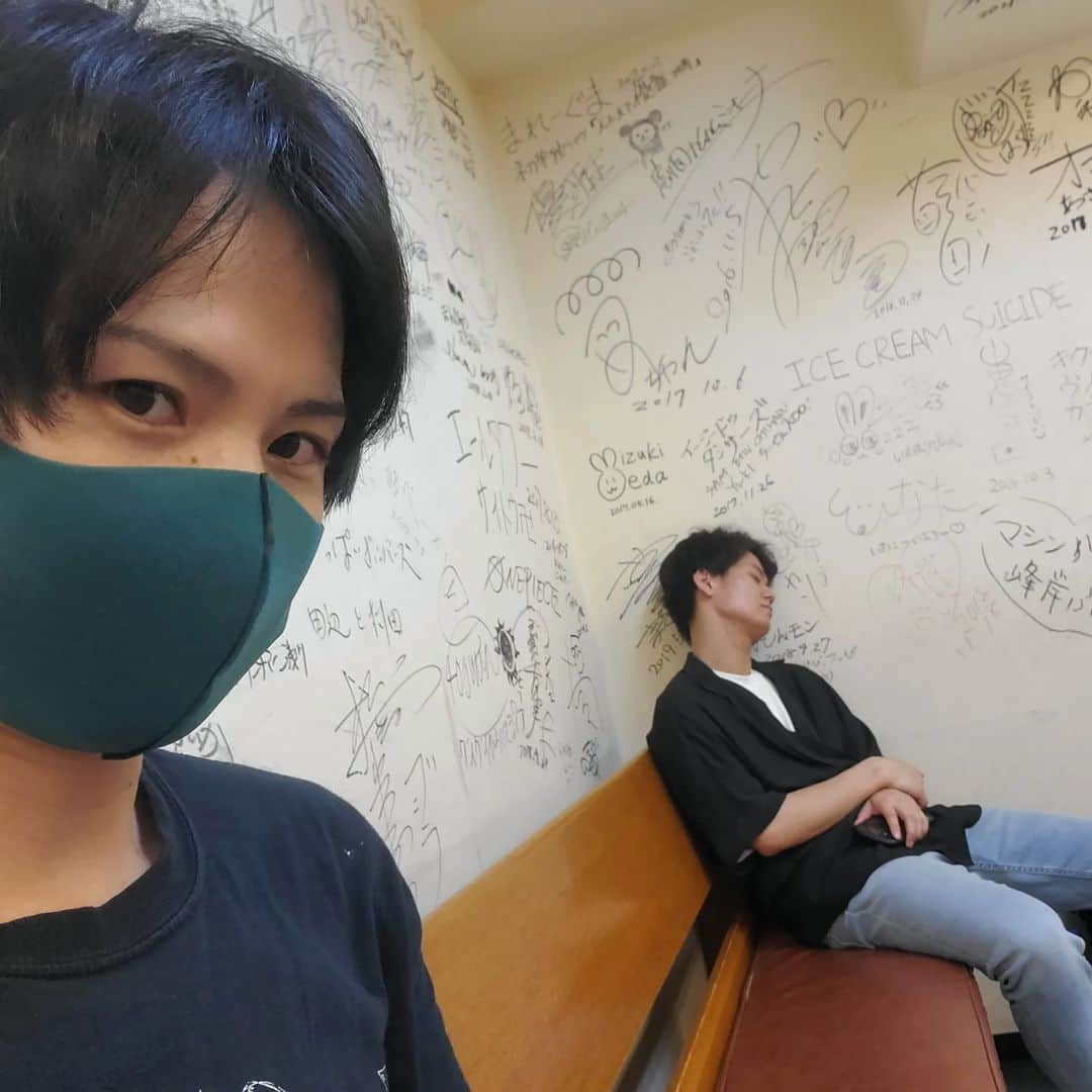 山口いく（アントワネット）のインスタグラム：「#ピュート竹内  寝てる盗撮」