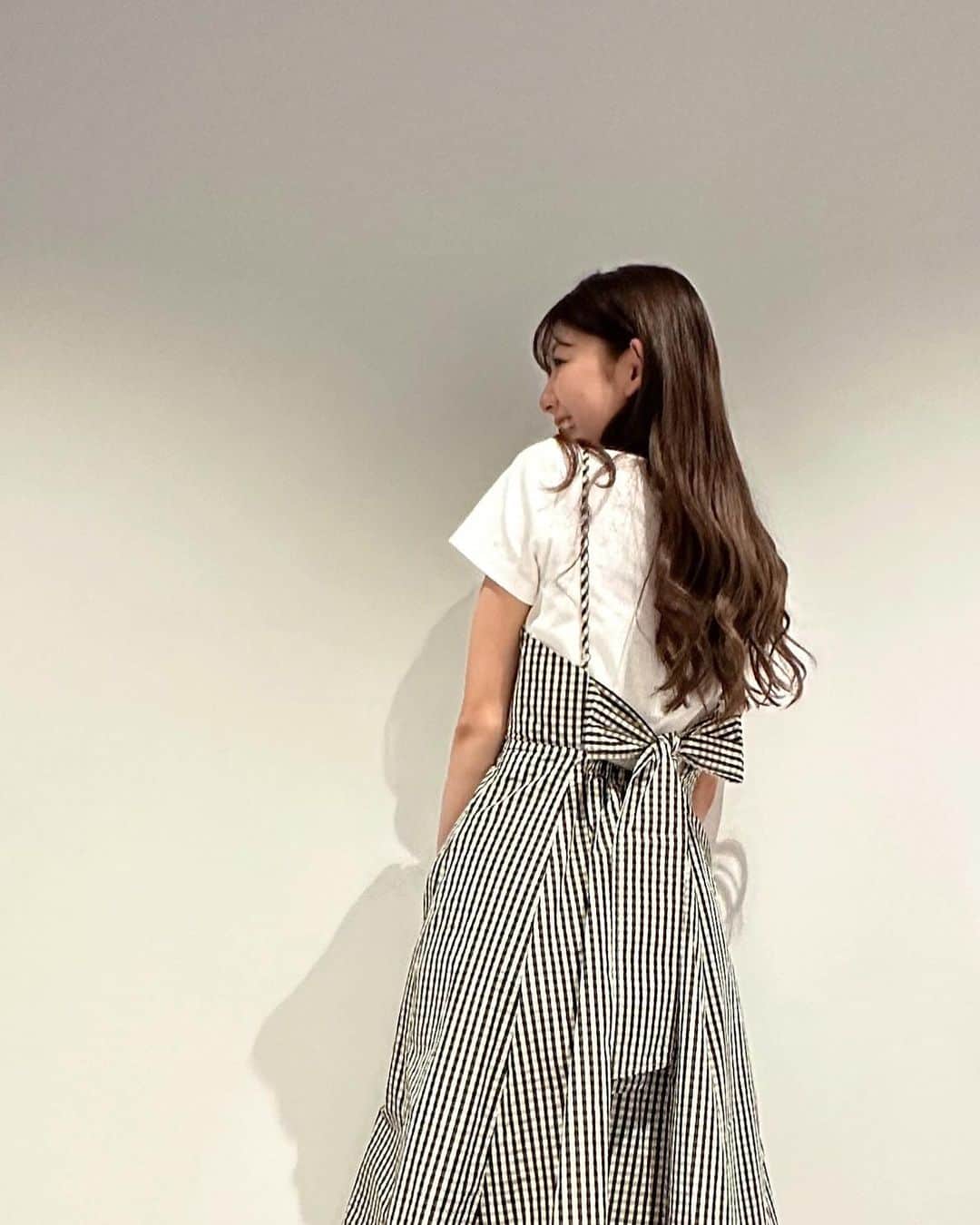 里菜さんのインスタグラム写真 - (里菜Instagram)「・🎀  大好きなチェック柄❤︎ ロングヘアだとワンピースを着たくなっちゃう💭」7月8日 19時46分 - rina_crownpop