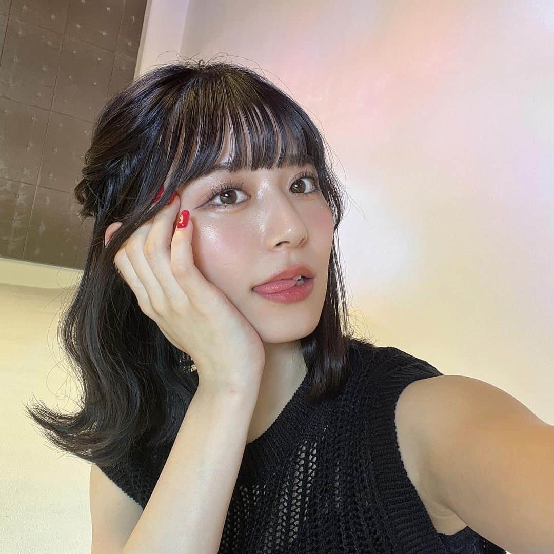 月足天音のインスタグラム：「昨日のメイクさんが天才すぎたツヤッツヤ」