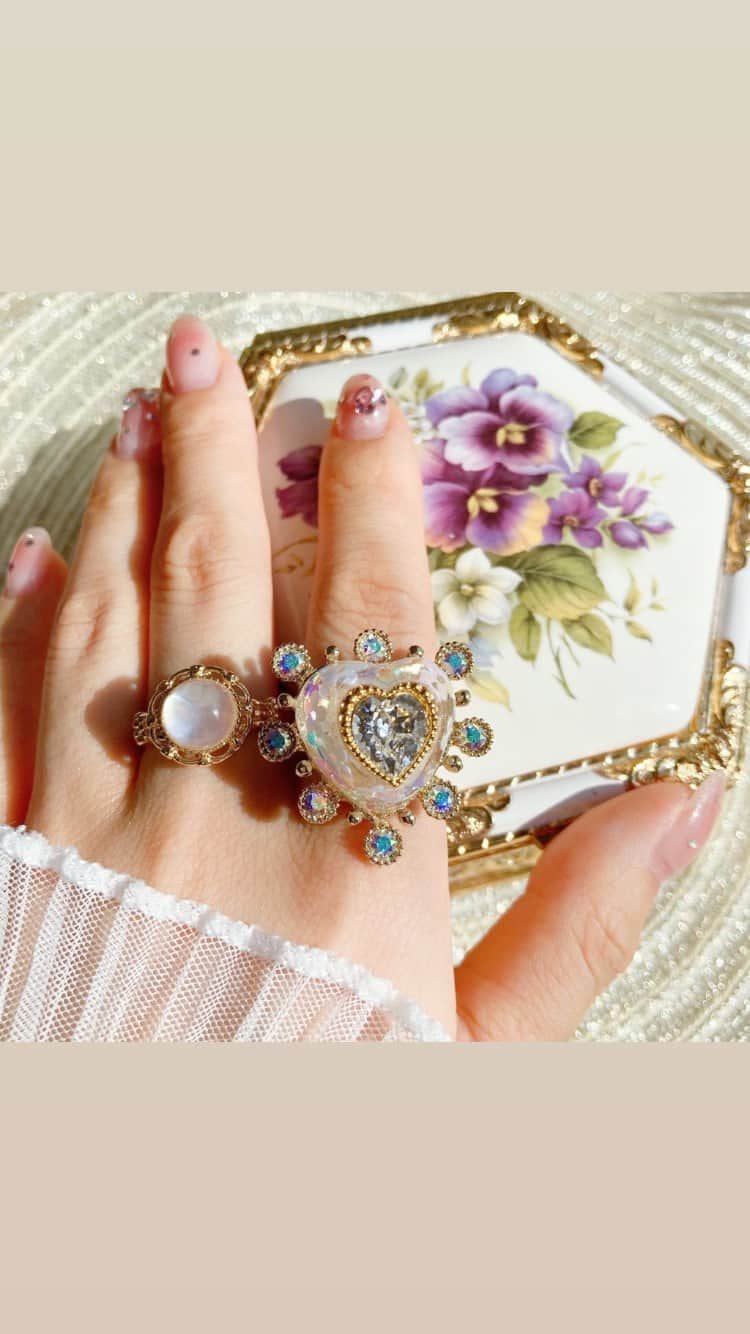 Fukiko-マルベリコのインスタグラム：「7月8日21時〜 一部アクセサリー再販✨💍  #ハンドメイドアクセサリー   #レジン #レジンアクセサリー #キラキラ #レインボー #ハート #オーロラ #アクセサリー作家 #透明感 #バタフライ  #サマーアクセサリー #夏アクセサリー #クリスタル #handmade #accessory #cute  #귀여워 #반지 #악세사리 #반짝반짝　#💍」