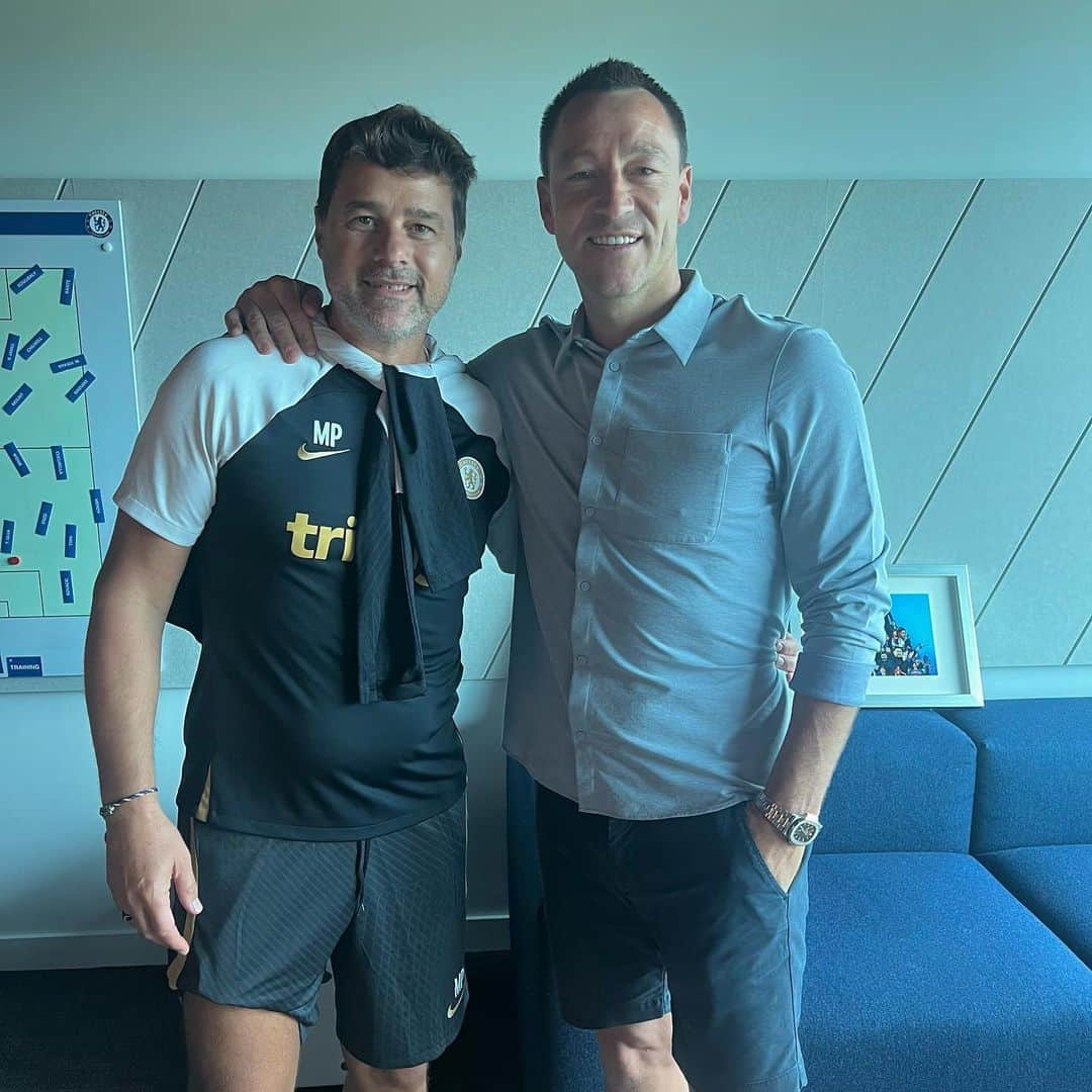 ジョン・テリーのインスタグラム：「Great to see the Gaffer @pochettino @chelseafc 💙 Great manager and a great man. Good Luck and welcome.  We would have been a great CB partnership 👊🏻」