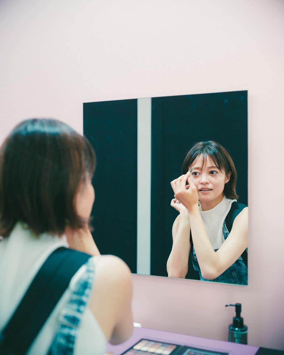 のインスタグラム：「. まゆげげげげげげげ。 ピンク系のまゆげげげ。  ゆみちゃんに会いに 渋谷で開催している「まゆげを愛してる展」 にお邪魔してきました。 ゆみちゃんのデザイン、どれも可愛すぎる〜♡  @yumi.kurotani」
