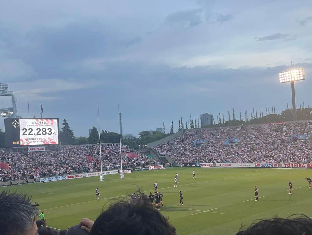 大慈弥レイさんのインスタグラム写真 - (大慈弥レイInstagram)「ラグビー初観戦🏉 オールブラックス戦！！  暑い中飲むスーパードライは最高でした😝 負けちゃったけど、でもめちゃくちゃ楽しかったです！  #gowiththebrave  #braveblossoms  #rugbywc2023  #asahisuperdry #スーパードライで乾杯」7月8日 20時12分 - rei_ojimi