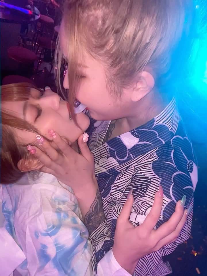 のインスタグラム：「こんなにツライなら愛なんて信じない」