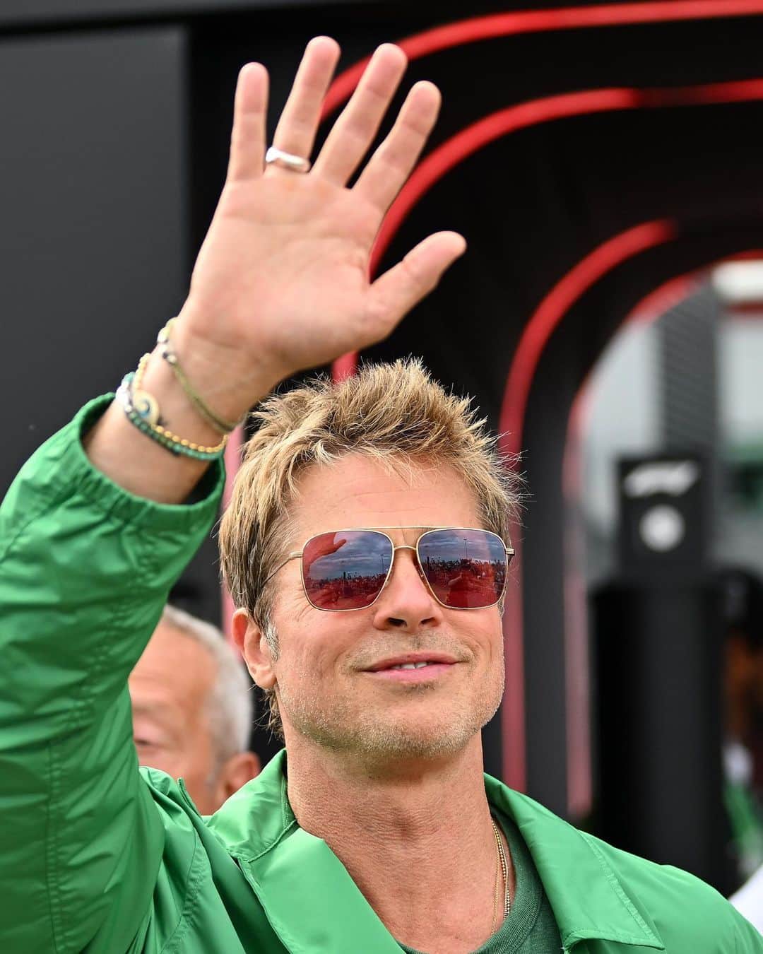 Just Jaredさんのインスタグラム写真 - (Just JaredInstagram)「Brad Pitt spends another day at the F1 Grand Prix of Great Britain as production for his new movie based on the sport begins.  #BradPitt Photos: Getty」7月9日 7時10分 - justjared