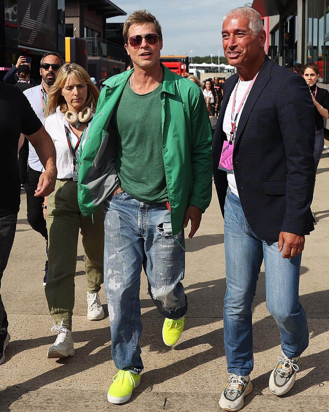 Just Jaredさんのインスタグラム写真 - (Just JaredInstagram)「Brad Pitt spends another day at the F1 Grand Prix of Great Britain as production for his new movie based on the sport begins.  #BradPitt Photos: Getty」7月9日 7時10分 - justjared