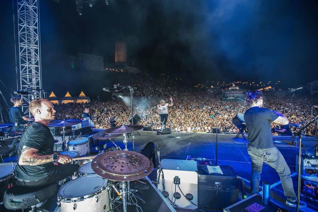 OneRepublicさんのインスタグラム写真 - (OneRepublicInstagram)「Castle Clam tonight. This venue is top in the world. 🤯🤯🤯」7月9日 6時34分 - onerepublic