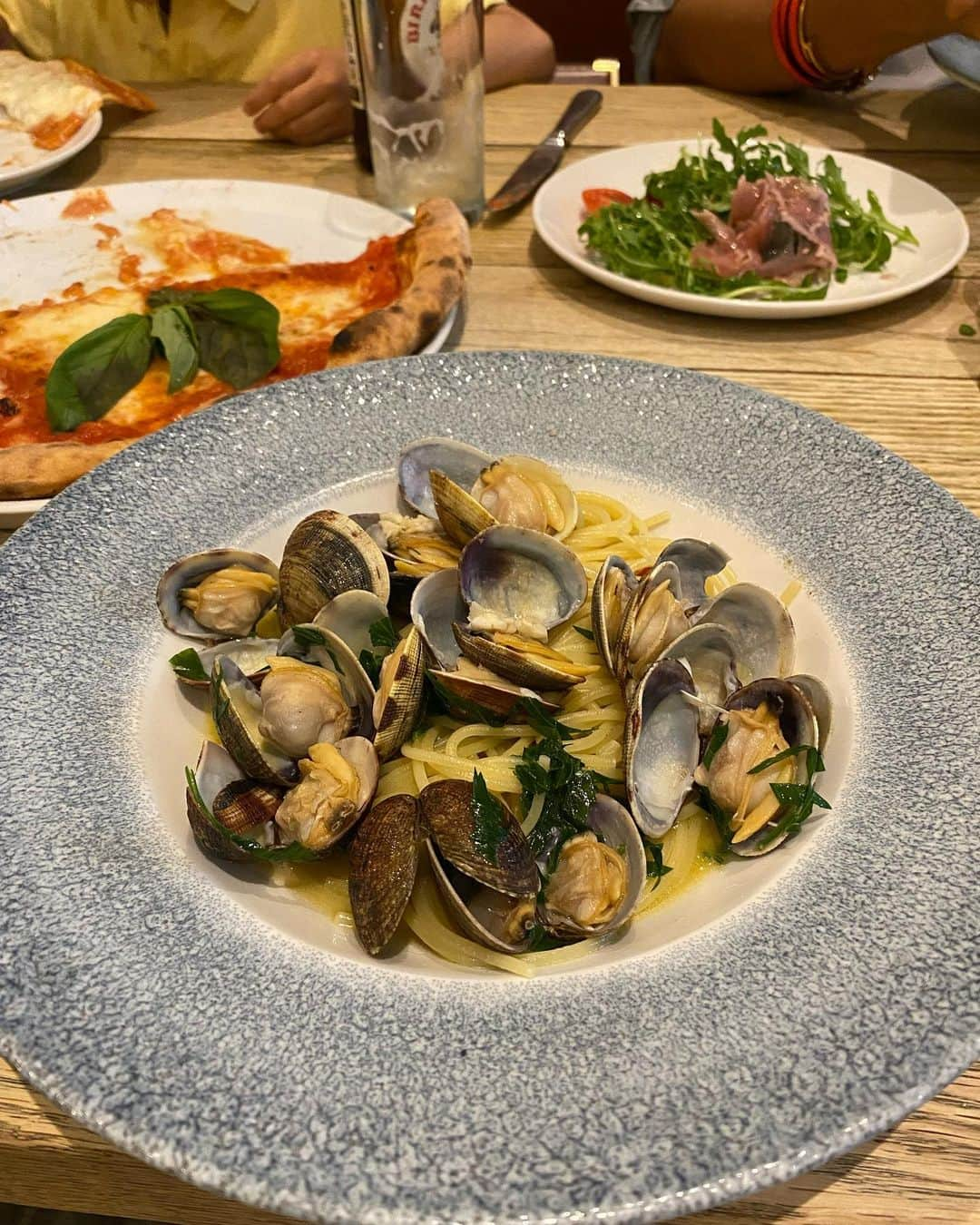 秋元玲奈さんのインスタグラム写真 - (秋元玲奈Instagram)「Happy ❤️🥰🎂  #londonlife #london #mumofboys  #mumofthree #familydinner  #vongole」7月9日 6時45分 - rena_akimoto