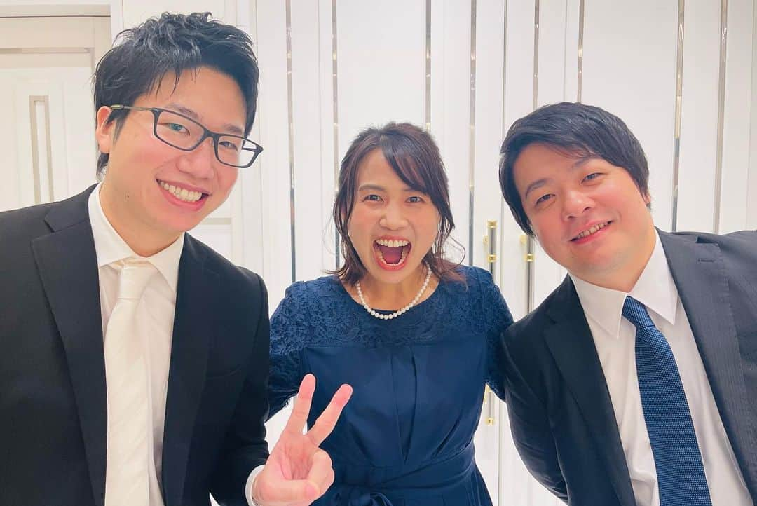 平野 早矢香さんのインスタグラム写真 - (平野 早矢香Instagram)「弟が結婚式を挙げました✨4月に…笑（時差投稿すぎてすみません💦） 杏華ちゃんという素敵な女性と結婚できて、本当に本当に良かったね😄平野家はみんな杏華ちゃんが大好きなので大喜び❤️ 友樹と杏華ちゃんらしいアットホームでとても楽しい結婚式でした💕末永くお幸せに😆❤️ ・ #弟 #平野友樹 #結婚式を挙げました #4月にw #時差投稿すぎる😂 #加藤杏華ちゃんと #結婚しました❤️ #おめでとう㊗️㊗️㊗️ #杏華ちゃん綺麗だったなぁ😍 #甥っ子の #リングボーイ #可愛かったなぁ😍 #娘はまだ小さかったので #お留守番 #ファーストバイト #急に呼ばれて #姉弟バイト #詰め込みすぎでしょー #何してくれんねんの睨み👹笑 #卓球仲間にも会えました🏓 #楽しい結婚式💒 #末永くお幸せに❤️」7月8日 22時10分 - sayakahirano0324