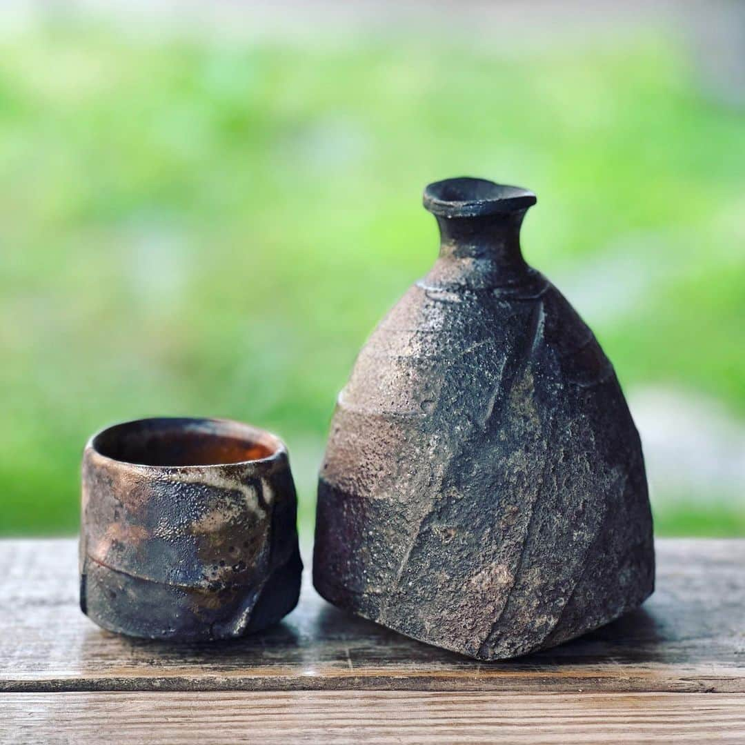 佐竹晃さんのインスタグラム写真 - (佐竹晃Instagram)「Sake set - wood fired , North Carolina local clay. www.akirasatake.com  . #akirasatakeceramics #clay  #guinomi #ぐい呑 #asheville #tokkuri #徳利 #とっくり #酒 #sake  #gallerymugen  #陶芸 #陶芸家  #佐竹晃 #ceramics #pottery #japanese #japanesepottery #tougei」7月8日 22時11分 - akirasatake