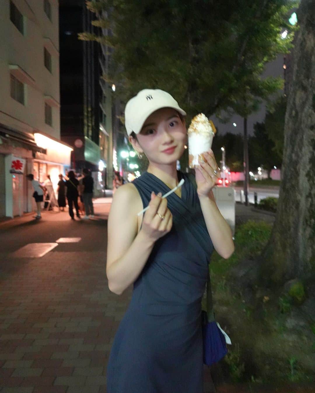 青山舞莉さんのインスタグラム写真 (青山舞莉Instagram)「好きすぎて4回目 🤍🍦 やっとアイスの季節に21時にアイスを食べれた