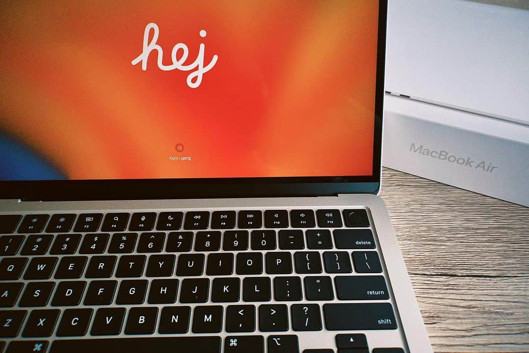 大山百合香さんのインスタグラム写真 - (大山百合香Instagram)「. 長年お世話になった💻君が お役目を終えたので  新しいMac💻ちゃんをお迎え。  今のところスムーズだし 仲良くやっていけそな予感！  おNewちゃん これからよろしくね☺︎☺︎ 名前つけなきゃ！  #macbookair  #MacBook #apple」7月8日 22時17分 - ohyamayurika