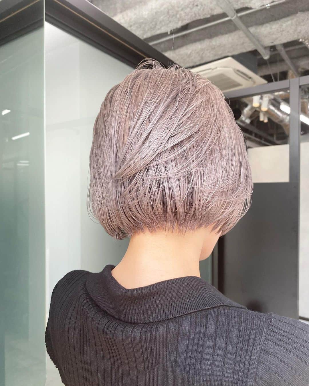 のインスタグラム：「〝lavender silver〟  寒色系はあまり残留は取りすぎず なるべく負担をかけないcolorです◎」