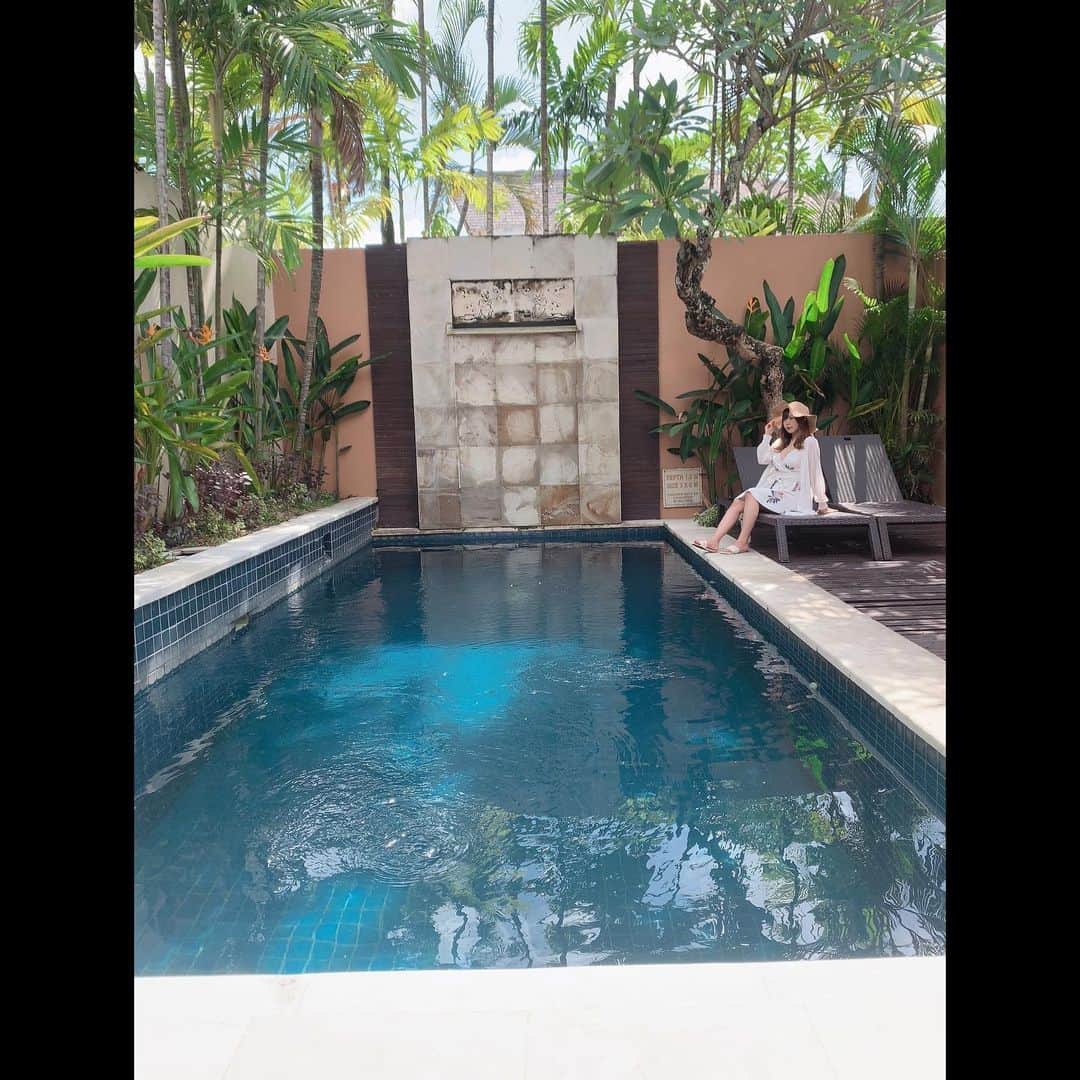 瀬乃ひなたのインスタグラム：「BALI【Bhavana Private Villas】 . . リアル誕生日のお祝いで バリに行ってきた✈️ . . めちゃ素敵なヴィラでプールもお部屋に付いてた！ 深すぎるし水冷たくて1回ちょっと入って終わったw . . . . #bali #baliindonesia #indonesia #balitrip #バリホテル #バリ #バリ旅行　#✈️ #旅行　#海外旅行　#travel #trip #privatepool #villa #bhavanaprivatevillas #スミニャックヴィラ #スミニャック #たびすたぐらむ #seminyakbali  #Seminyak #seminyakvilla #バリ島 #バリ島旅行 #むぎわら帽子 #🌴 #🏝️ #ヴィラ」