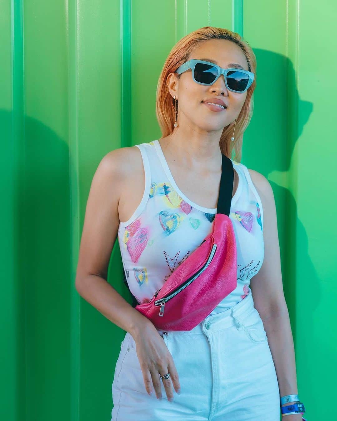 Tigarah e Lauraさんのインスタグラム写真 - (Tigarah e LauraInstagram)「Having so much good time in Madrid at @madcoolfestival with my favorite @polaroideyewear ! 😎🇪🇸❤️💚💛  #EnjoyAWorldOfColors #TurnTheColorsOn #Ad #MadCool2023」7月8日 22時36分 - tigarah