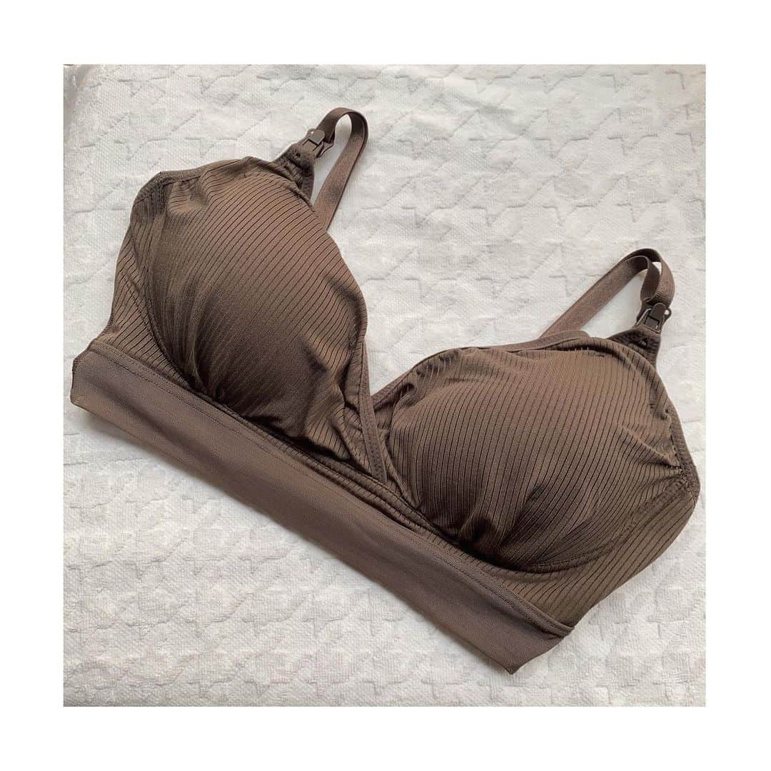 小泉留菜のインスタグラム：「🤱 . . 産後の胸って爆発的に大きくなるけど💣笑 母乳辞めた途端に萎んで可哀想な胸になるんよね、、、笑 いまのうちからバストケアって大切で 私も頑張ろうと思うっ💪🏻✨ . . ママさんのお声をもとに作られている授乳ブラなので 初めての方にも◎ ●太めのストラップ ●クロスオープン×ストラップオープン ●ノンワイヤーなのにしっかりホールド ●伸縮性抜群 ●ノンワイヤーで締め付け０ . . マタニティからも使えるから 産後も考えるととても長く使える👶🏻✨ 締め付けもなく肌触りも気持ちよくて 良い授乳ブラに出会えて嬉しい😍 . . #pr #バストケア #授乳ブラ  #3歳 #3歳男の子 #3歳児 #ママ #男の子ママ #ママスタグラム #25歳ママ #口唇口蓋裂 #関東ママ #埼玉ママ　 #出産 #出産報告 #ご報告 #第二子 #第二子出産 #赤ちゃん #ベビー #baby #女の子ママ #2児ママ #0歳 #0歳児 #0歳児ママ #兄妹」