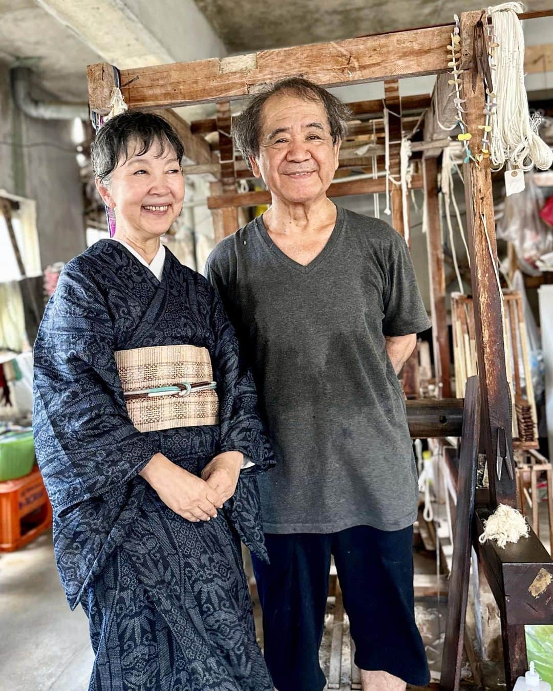 山崎陽子さんのインスタグラム写真 - (山崎陽子Instagram)「ブーゲンビリア 宮古島2日目 宮古上布を語るとき、欠かせないお二人をお訪ねして。 保持団体理事として技術を指導する下地達雄さん、 垂涎の上布の織り手である新里玲子さん。 私の上布は下地さんが昭和40年に作ったものだと判明✴︎ #kimono #宮古上布 #下地達雄 #芭蕉布の帯 #大城あや #芭蕉布工房うるく  #奈良組 #狛桙 #道明 #リネンヤーンバッグ #yunahica」7月8日 22時46分 - yhyamasaki