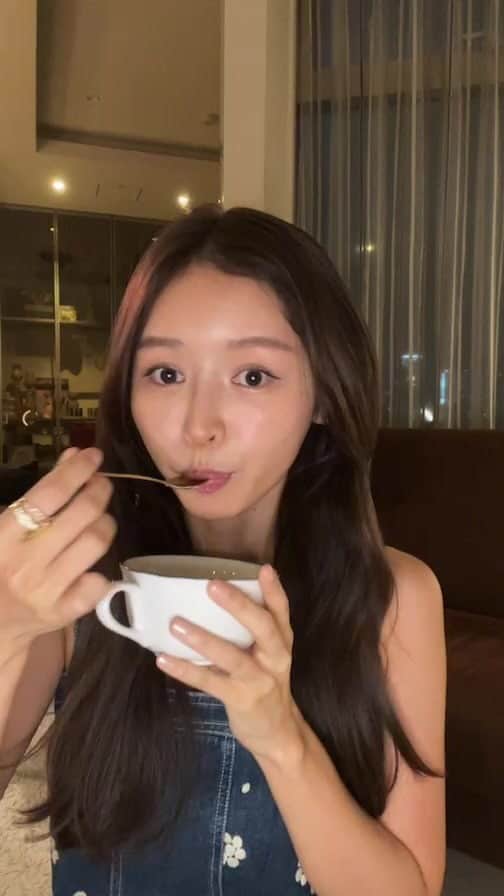 のインスタグラム：「少しだけアーカイブに♡ 今日は盛り沢山過ぎて1時間も話しちゃったねw 美容…恋愛…対人関係…恋愛みたいな🤣💭 質問たくさんありがとう💕」