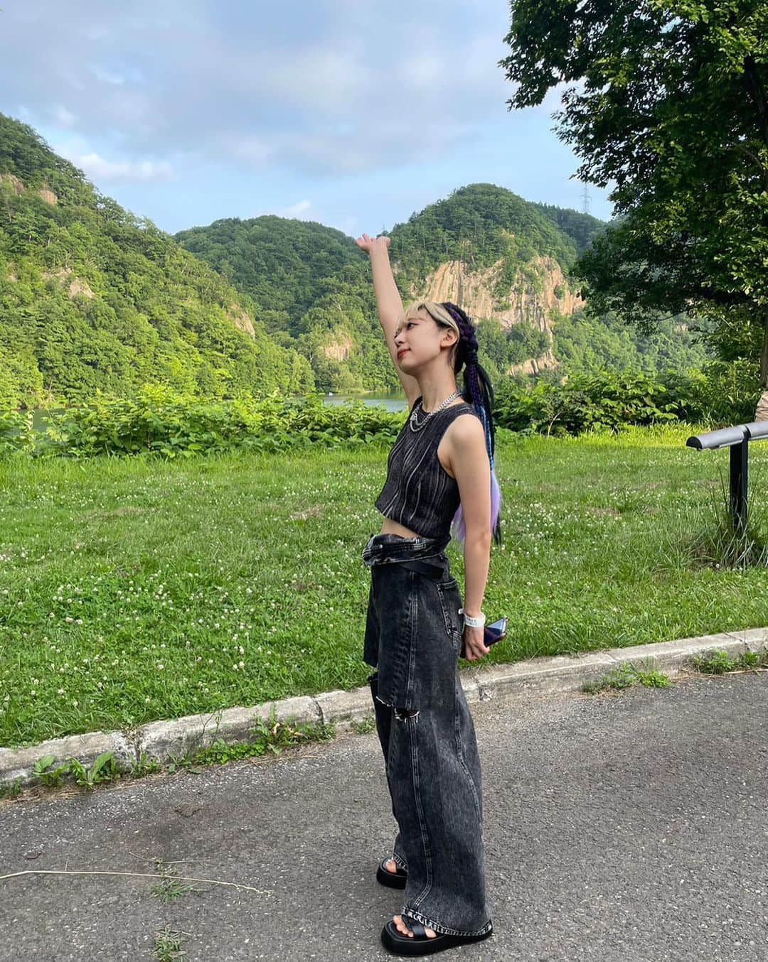 竹内アンナさんのインスタグラム写真 - (竹内アンナInstagram)「ㅤㅤㅤㅤㅤㅤㅤㅤㅤㅤㅤㅤㅤ  みんなの笑顔と自然を心いっぱいに感じて、 ほんとにほんとにしあわせだった〜！ ㅤㅤㅤㅤㅤㅤㅤㅤㅤㅤㅤㅤㅤ まさに祝祭、 わたしにとってもご褒美みたいな1日でした。 ㅤㅤㅤㅤㅤㅤㅤㅤㅤㅤㅤㅤㅤ 暑い中、一緒に踊って歌ってくれたみんな ありがとうございました！ ㅤㅤㅤㅤㅤㅤㅤㅤㅤㅤㅤㅤㅤ 最高のフェスだ、 また来れますように🌿  #gankefes」7月8日 22時57分 - annasingguitar