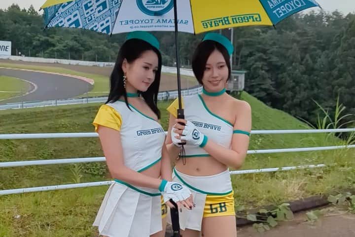 五十嵐みさのインスタグラム：「. SUPER耐久第3戦予選日お疲れ様でした！ 52号車はサクセスウェイトを60kg積んでるなかで、クラス3位でした👏 . 今日は雨が降ったり止んだり、7月でもとても涼しい気温でした☔️☁️ . 明日は3時間の耐久レースとなります🏎 いつもどおりのGBのかっこいい走りに期待です☘️ . #SUPER耐久#S耐#埼玉トヨペット#greenbrave#レースクイーン#racequeen#埼玉トヨペットサポーターズ#撮影#撮影会#一眼レフ#grsupra#スープラ#モータースポーツ#スポーツランドSUGO#レース#サーキット#supertaikyu」