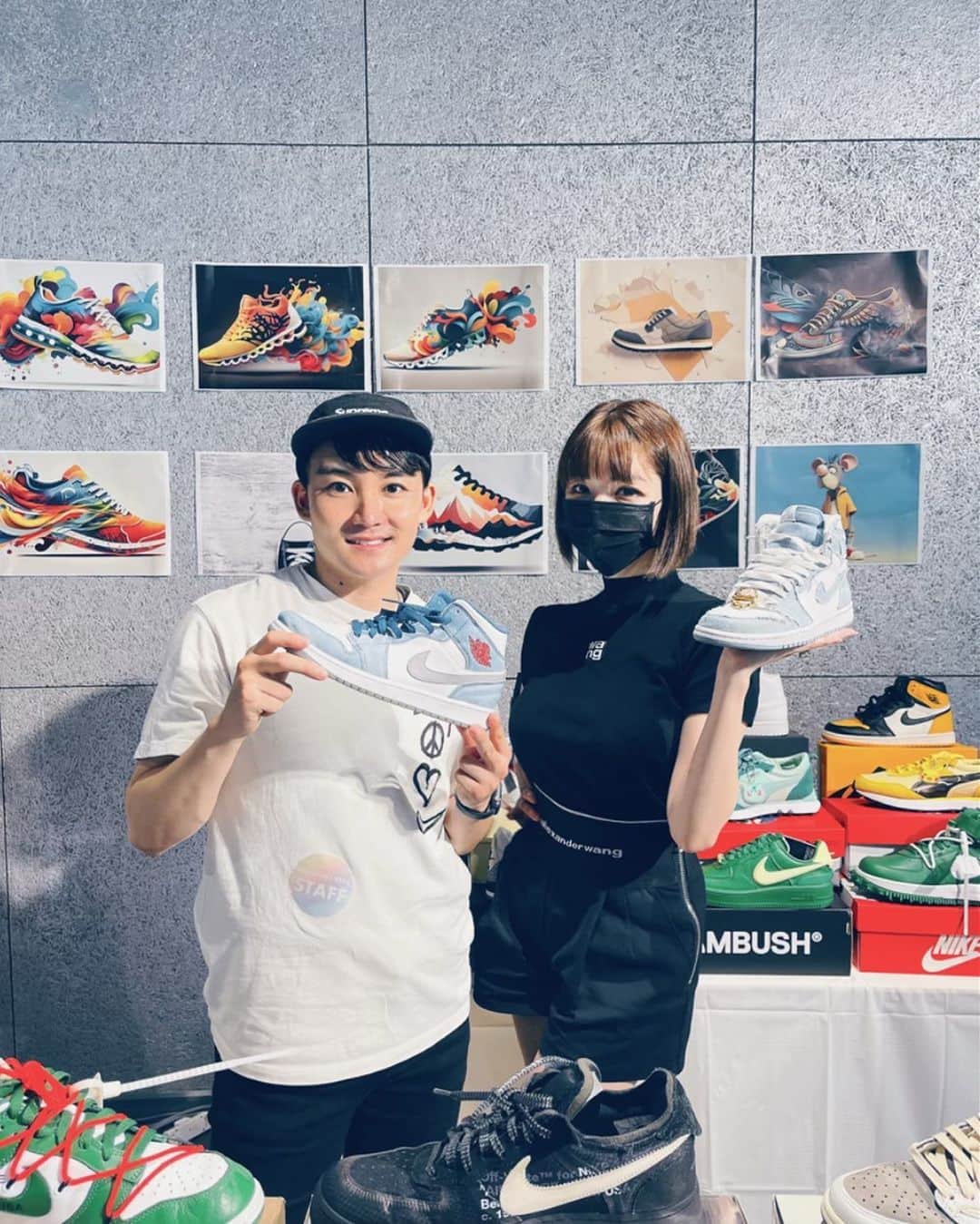 森下悠里のインスタグラム：「@sho_snkrspro 可愛いスニーカー👟 沢山あったよー♡ @influencersexpo.jp   大人気のブースでした♡」