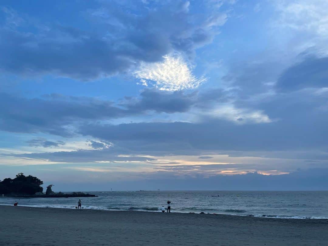 小橋めぐみのインスタグラム：「夏の夕暮れ、イカ焼き。」