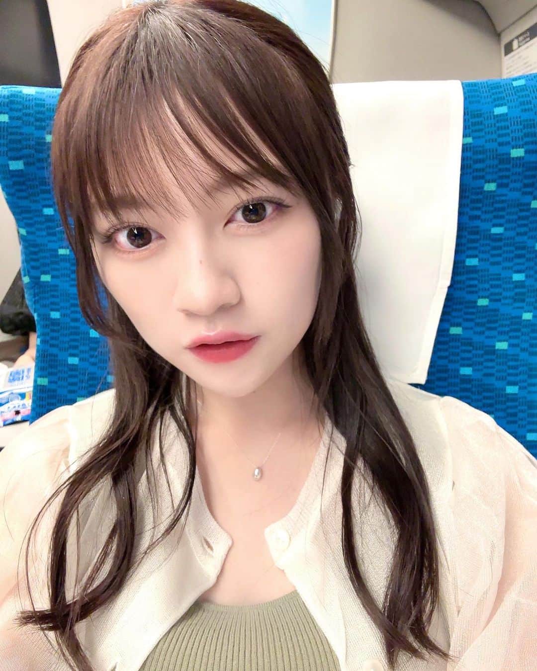 廣川奈々聖のインスタグラム：「きょう良い感じにメイクできてご機嫌だった🐈‍⬛‪‪♡🌙 ⁡ ⁡ 名古屋ありがとうでした♡ あしたは大阪リリイベ！！💭 ⁡   #necklace  @aletta_jewelry_official  ⁡ ⁡ ⁡ #ナチュラルメイク #艶肌メイク #selfie #ハーフアップ  #japanesegirl #alettajewelry」