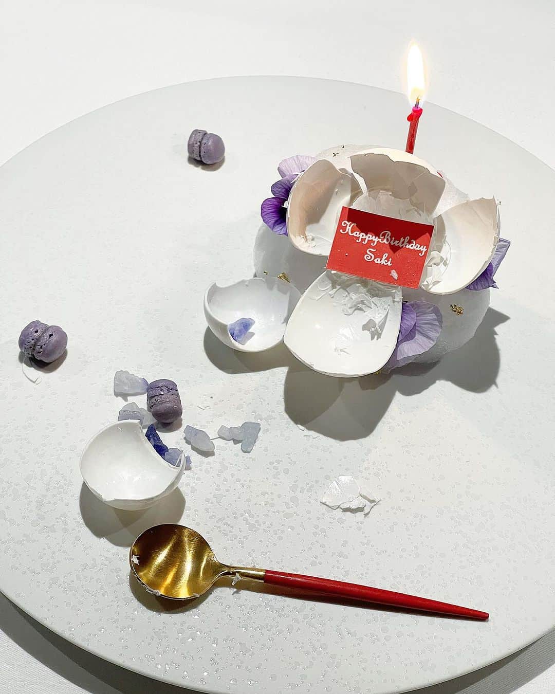 瀬戸早妃さんのインスタグラム写真 - (瀬戸早妃Instagram)「デザートのたまごを割ったら小さいマカロンが出てきてサプライズでお誕生日のお祝いしてもらいました…💜  うれしいっ🎂💜  #mybirthday」7月8日 23時01分 - plievesaki