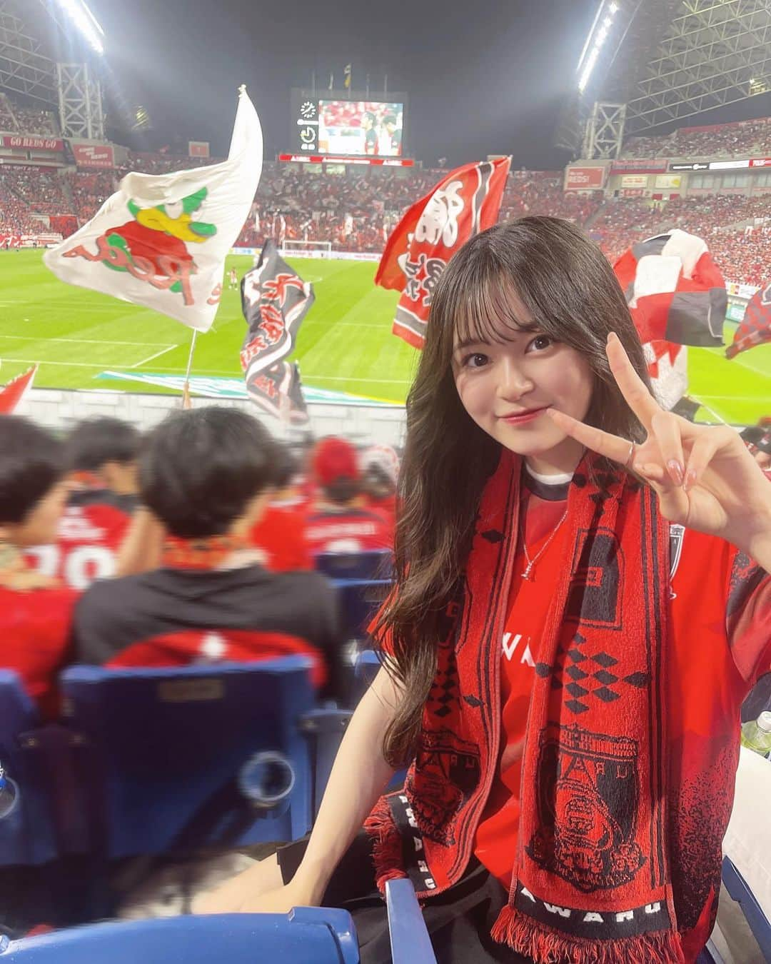 吉田恵芽さんのインスタグラム写真 - (吉田恵芽Instagram)「♡♡♡  お仕事終わりに、浦和レッズ vs FC東京  観戦しに行ってきました~！！ 久しぶりに南のゴール裏で観れて迫力すごかったあ😳❤️‍🔥  #吉田恵芽 #05 #ljk  #浦和レッズ #レッズサポ #Jリーグ  #wearereds #urawareds」7月8日 23時01分 - eme_yoshida