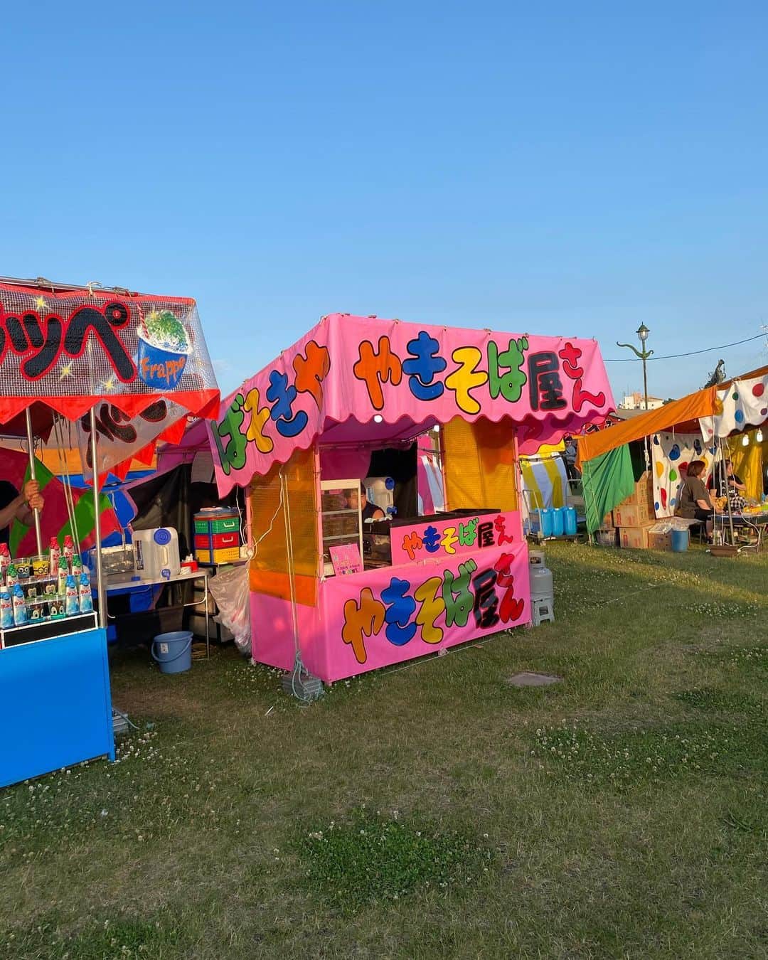 佐伯紅緒さんのインスタグラム写真 - (佐伯紅緒Instagram)「釧路入り。  着いたらお祭りをやっていました。厳島神社の例大祭だそうです。屋台が並んでとても賑やか。このあと屋台村に行きました。  #釧路 #北海道 #厳島神社」7月8日 23時13分 - beniosaeki