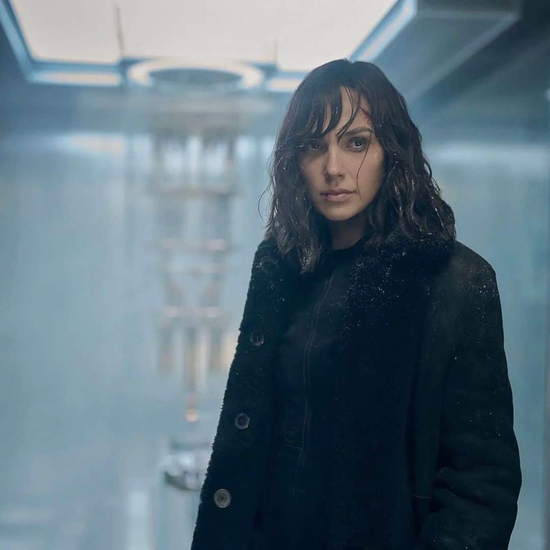 ガル・ガドットのインスタグラム：「Meet Rachel Stone - August 11th on Netflix. ♣️ #HeartofStone」